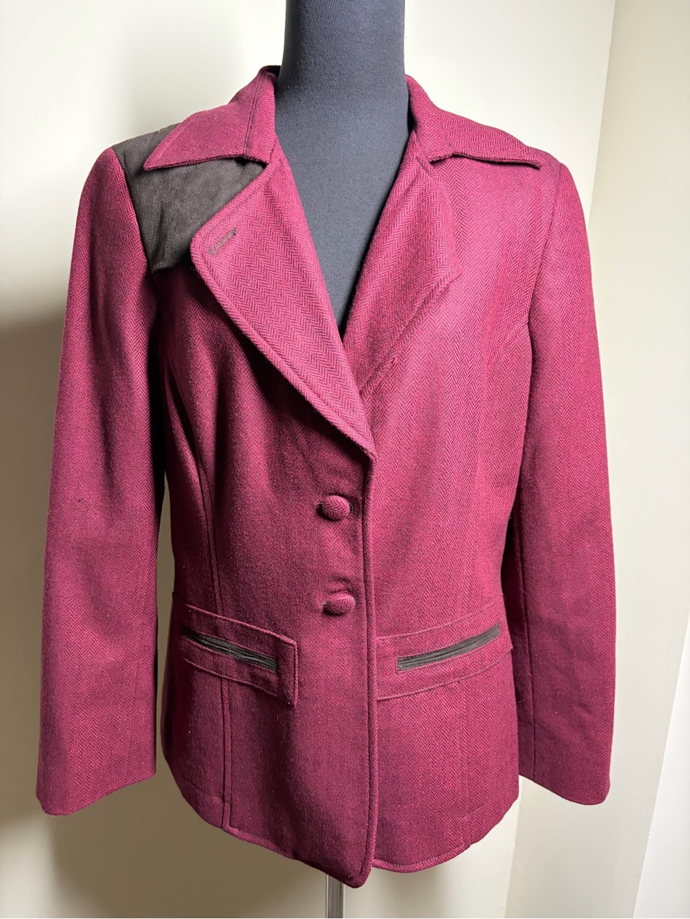 Liz Claiborne Deep Magenta Wool-Blend Blazer with Dark Contrast Trim